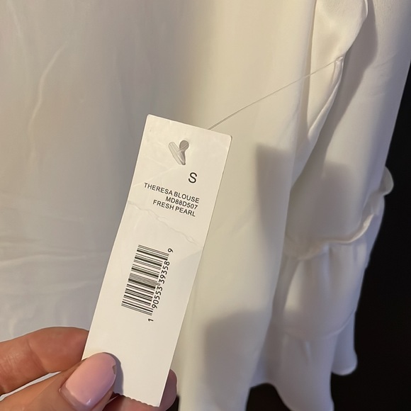 Tahari blouse - Picture 3 of 4